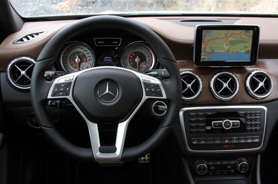  Mercedes-Benz GLA250 4Matic 2014 года  (фото 35 из 60)